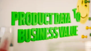 Pinnwand mit Schriftzug: Product data to Business Value