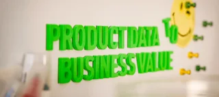 Pinnwand mit Schriftzug: Product data to Business Value