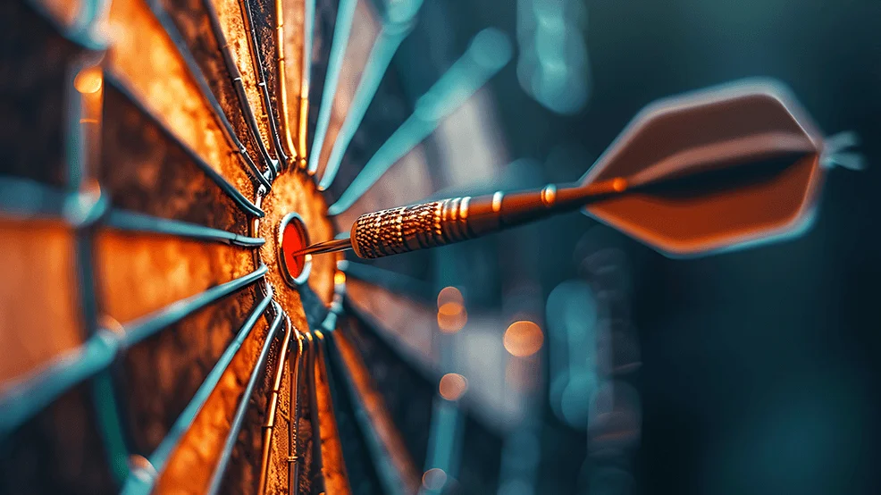 Dartscheibe mit Pfeil in der Mitte
